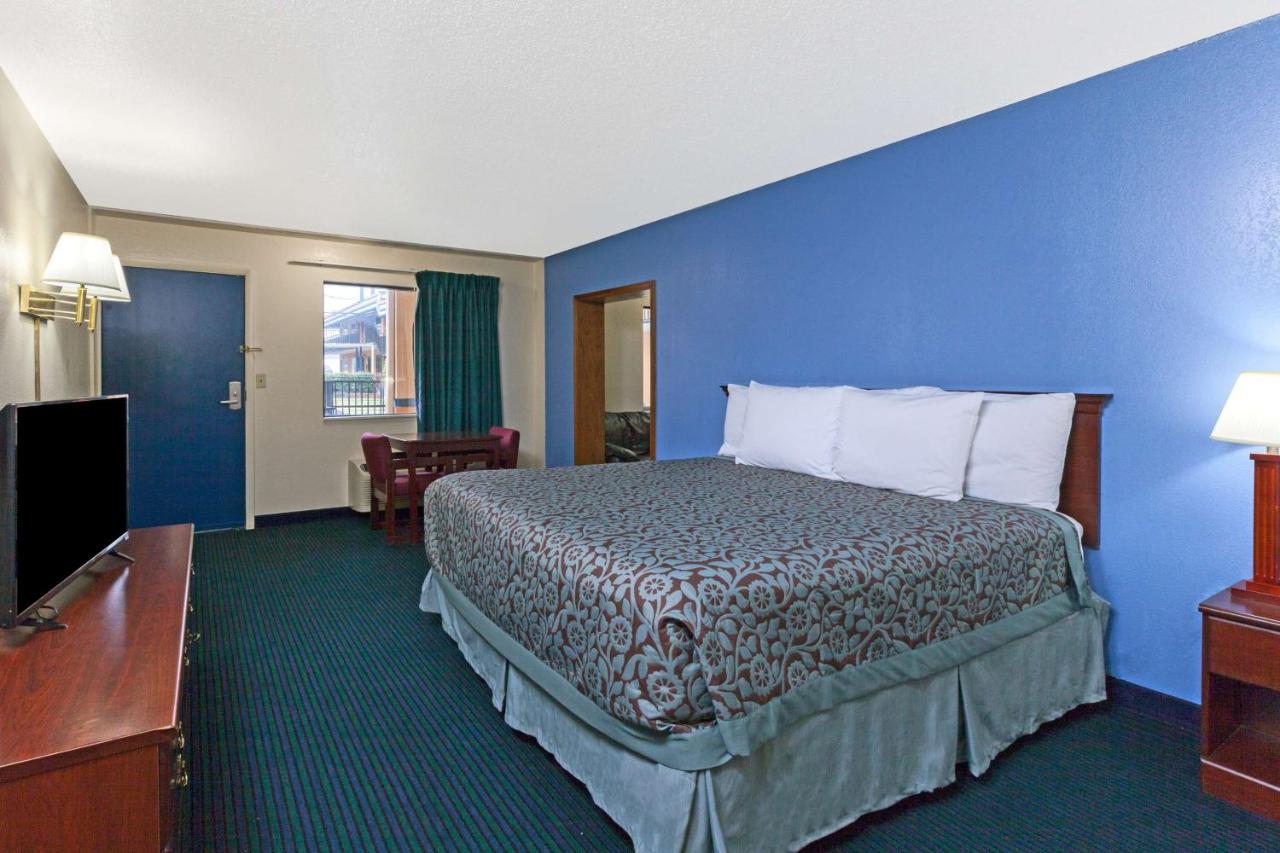 King Room - Non-Smoking at Days Inn by Wyndham Oklahoma City Fairground