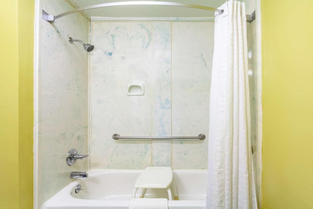 King Room - Disability Access - Non-Smoking at Super 8 by Wyndham Morristown/South