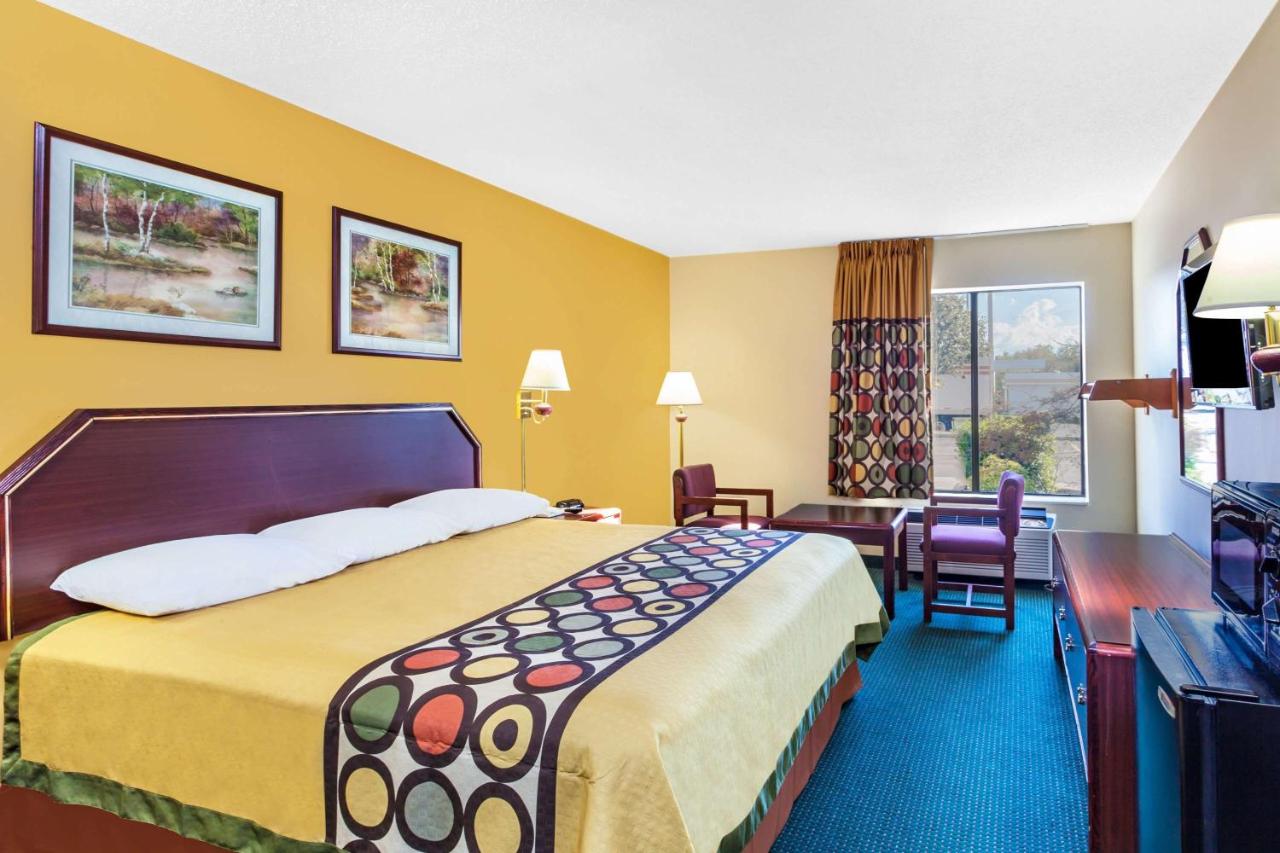 King Room - Disability Access - Non-Smoking at Super 8 by Wyndham Morristown/South