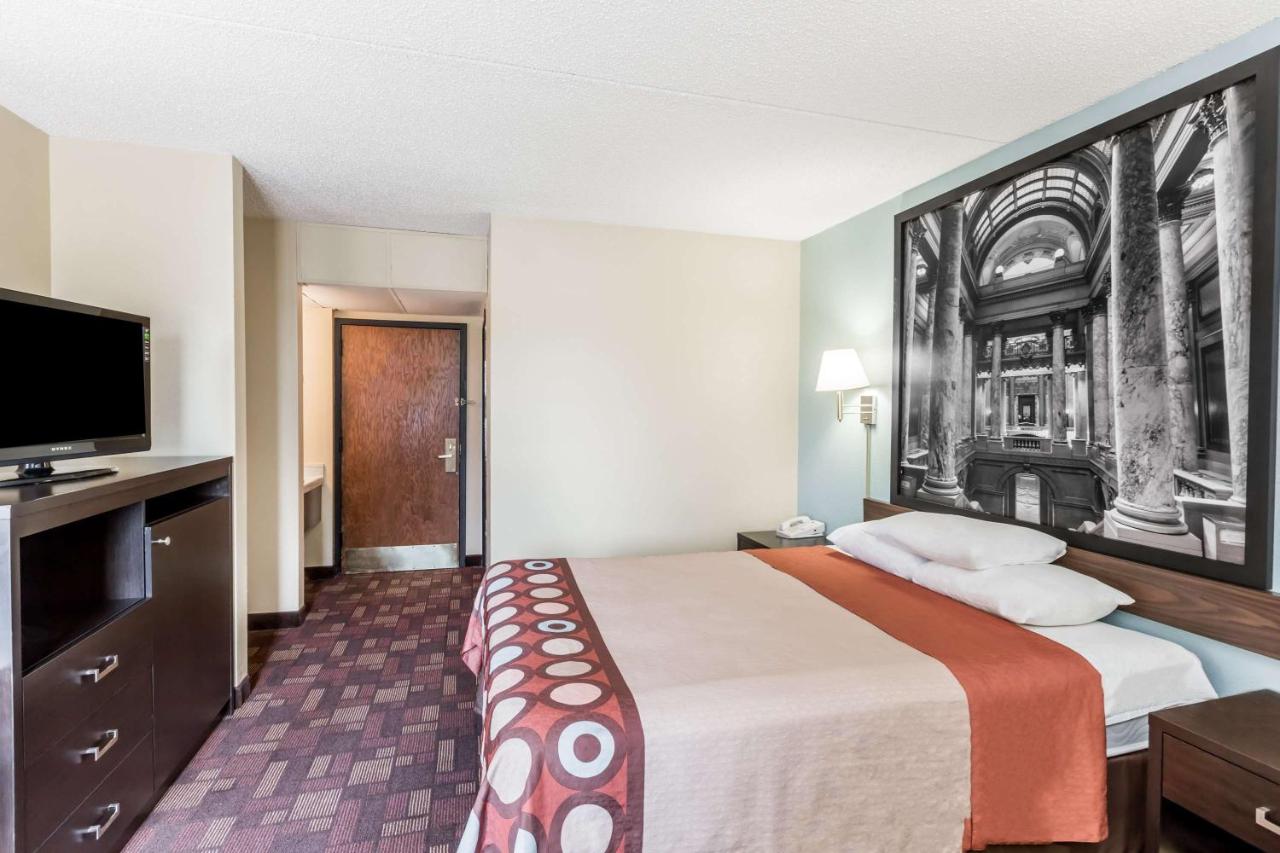 Queen Room - Pet Friendly/Non-Smoking at Super 8 by Wyndham Luverne