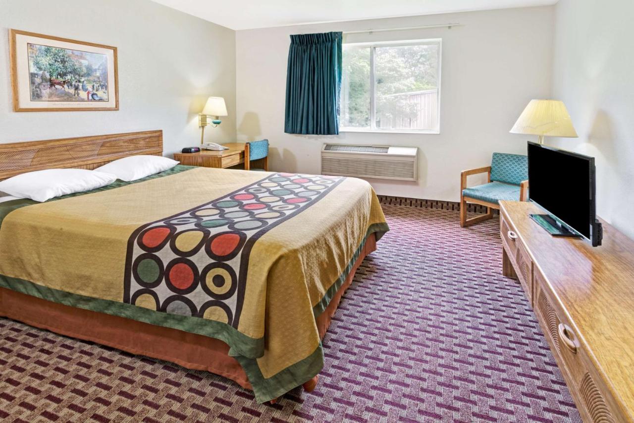 Queen Room - Non-Smoking at Super 8 by Wyndham Canonsburg/Pittsburgh Area