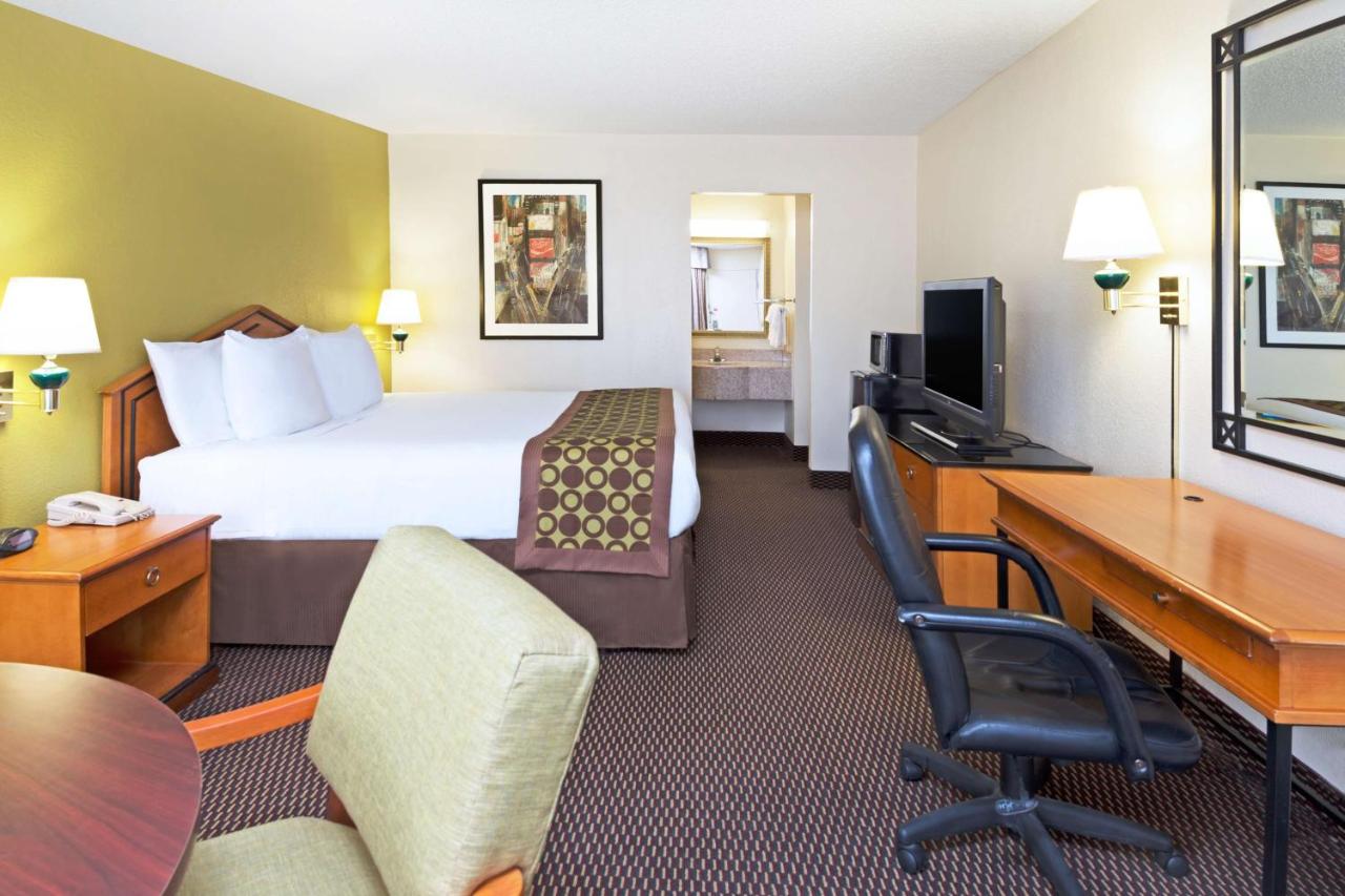 Queen Room with Pool View - Non-Smoking at Ramada by Wyndham Pikesville/Baltimore North