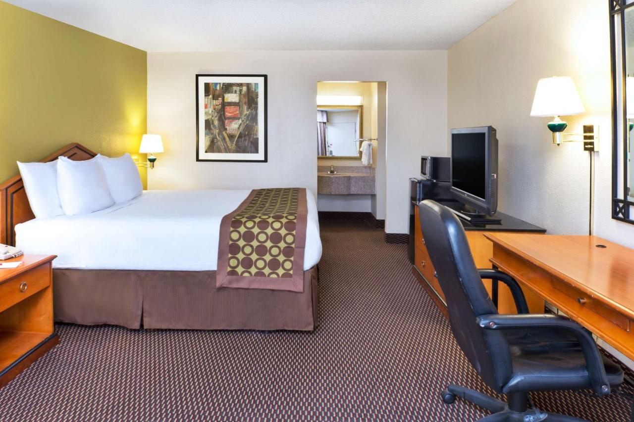 Queen Room with Pool View - Non-Smoking at Ramada by Wyndham Pikesville/Baltimore North