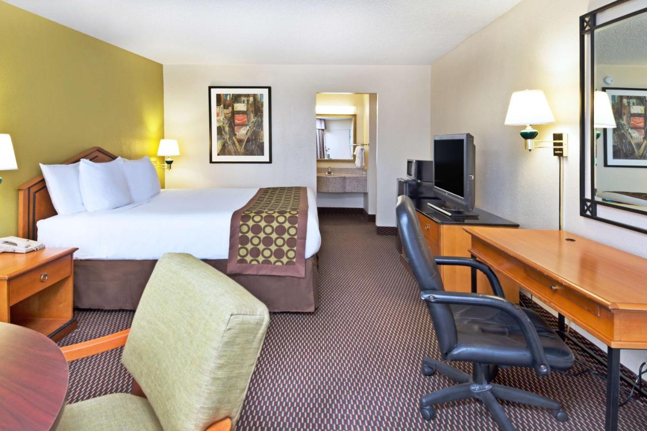 Queen Room with Pool View - Non-Smoking at Ramada by Wyndham Pikesville/Baltimore North