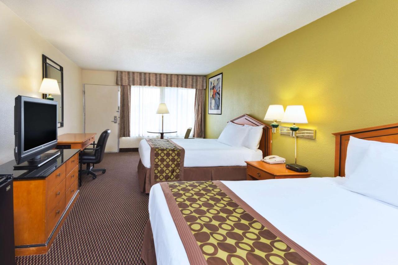 Double Room with Two Double Beds - Smoking at Ramada by Wyndham Pikesville/Baltimore North
