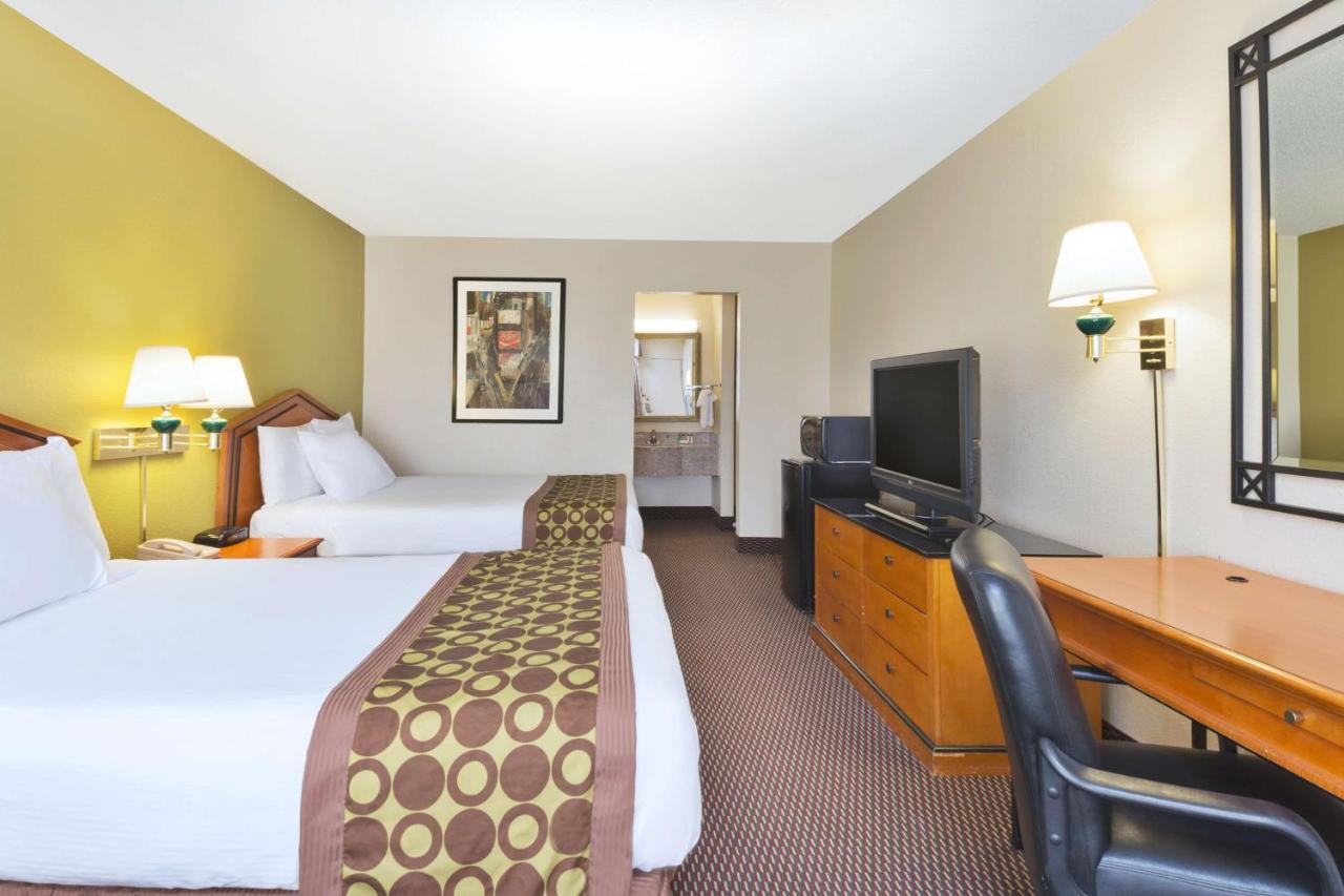 Double Room with Two Double Beds - Smoking at Ramada by Wyndham Pikesville/Baltimore North