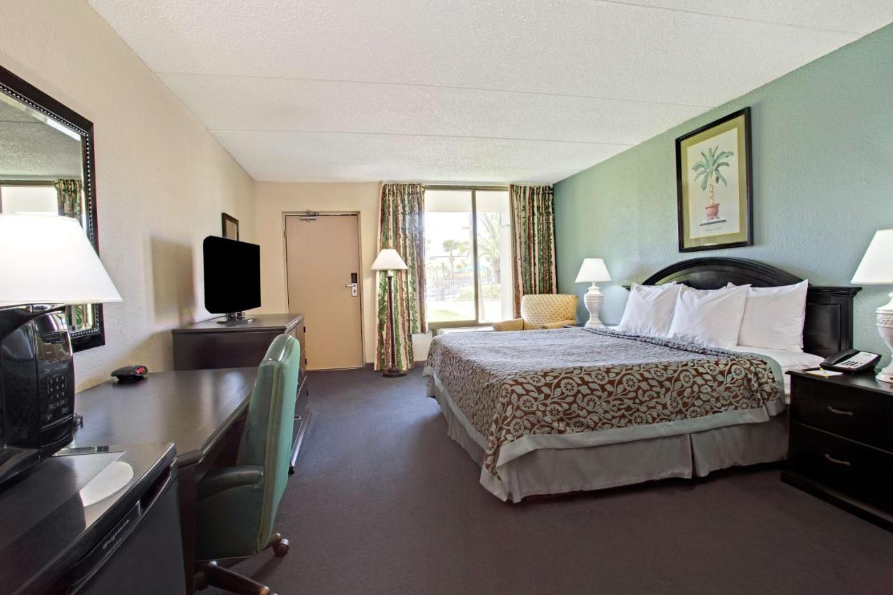 King Room - Non-Smoking at Days Inn by Wyndham Orlando Airport Florida Mall