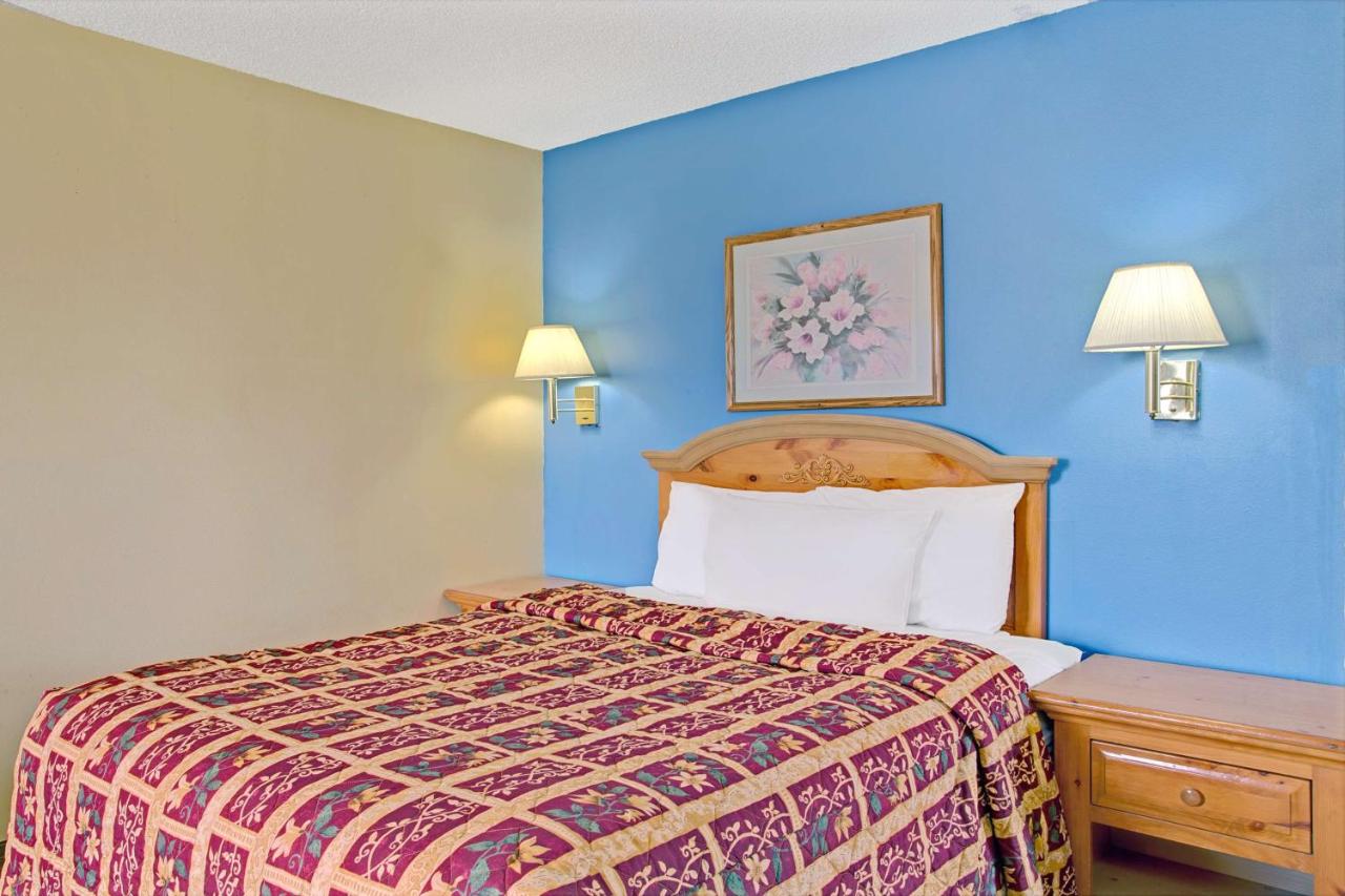 Queen Room with Two Queen Beds - Disability Access / Non-Smoking at Days Inn by Wyndham Lehi