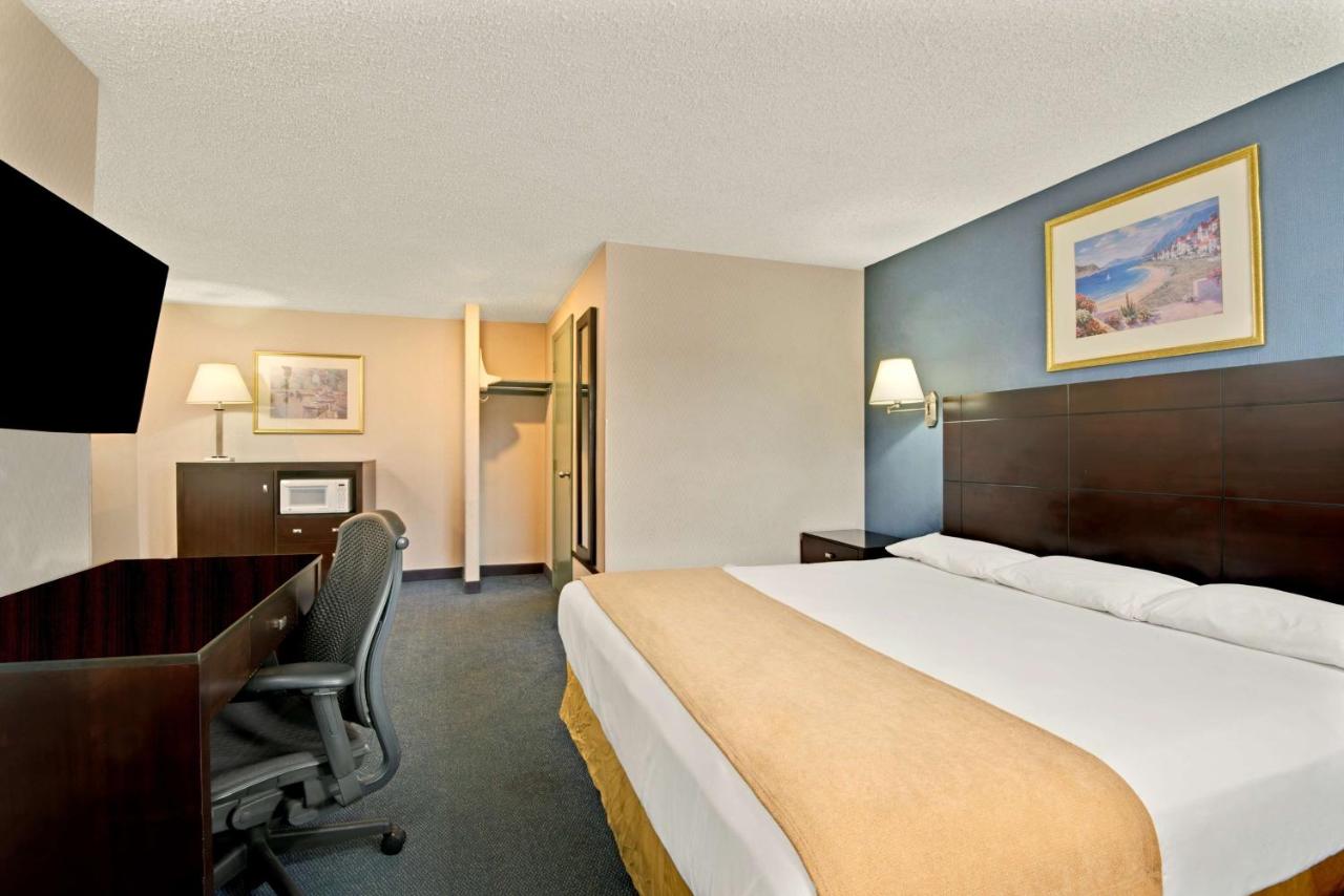 King Room - Disability Access - Non-Smoking at Super 8 by Wyndham Milford/New Haven