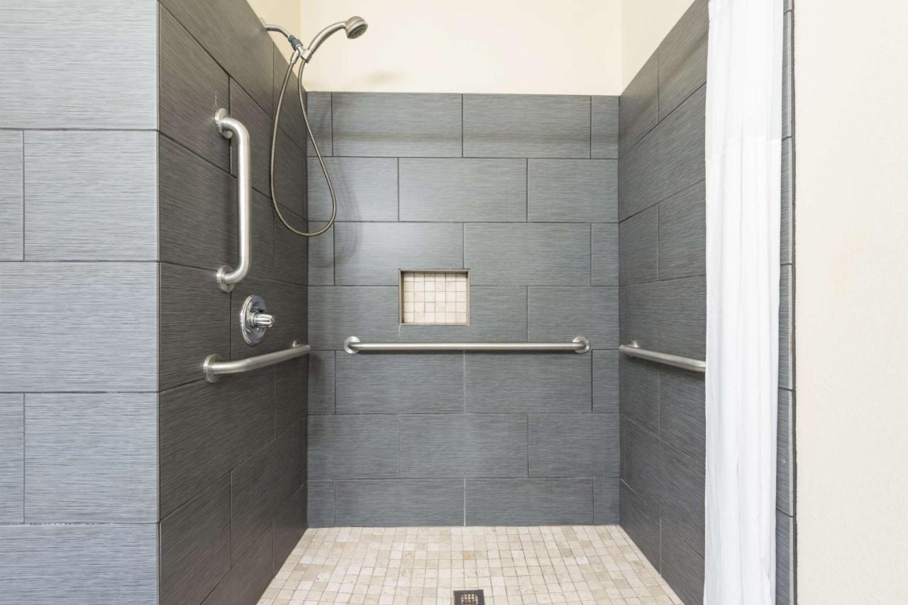 King Room - Disability Access/Non-Smoking at Days Inn & Suites by Wyndham Prattville-Montgomery