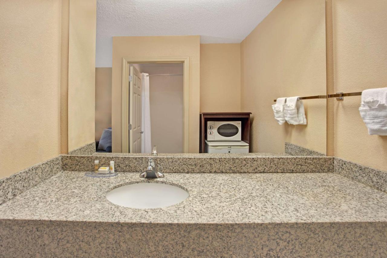 King Room - Non-Smoking at Days Inn by Wyndham Marietta White Water