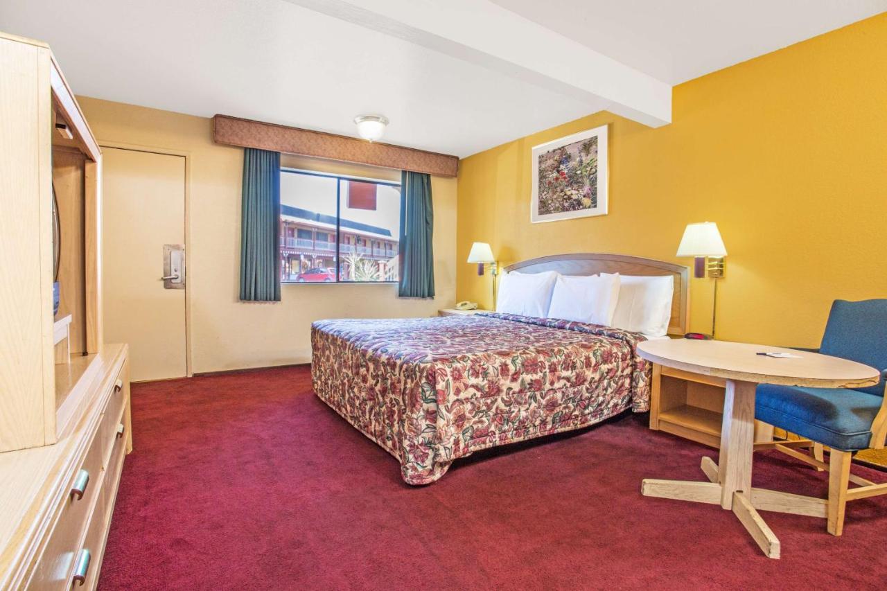 Queen Room - Non-Smoking at Travelodge by Wyndham Turlock