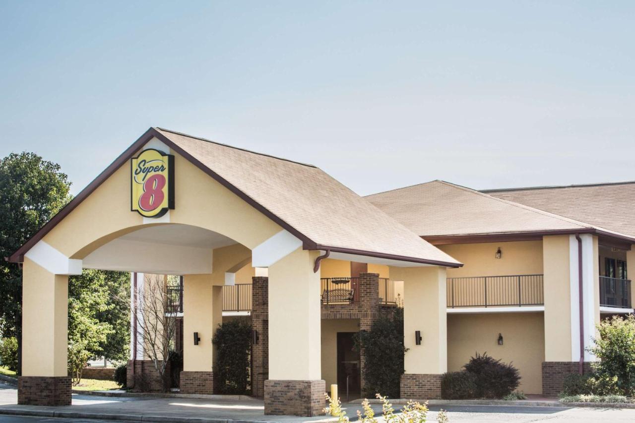 Double Room with Two Double Beds - Smoking at Super 8 by Wyndham Lavonia