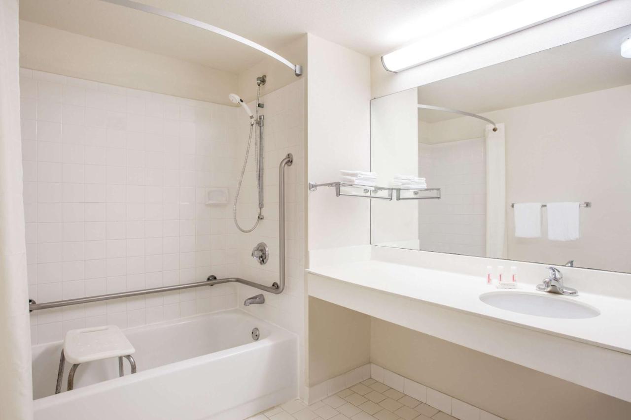 Double Room with Two Double Beds - Smoking at Super 8 by Wyndham Lavonia