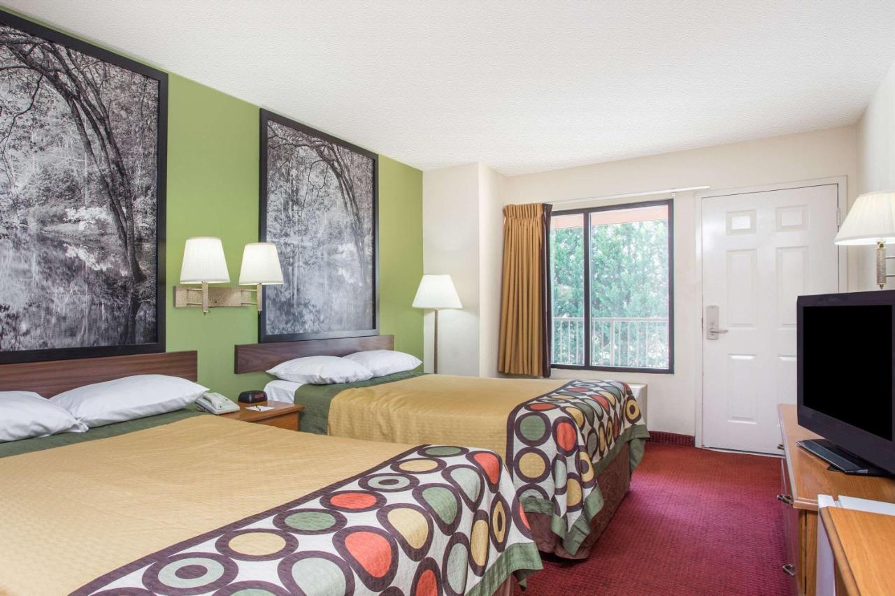 Double Room with Two Double Beds - Smoking at Super 8 by Wyndham Lavonia