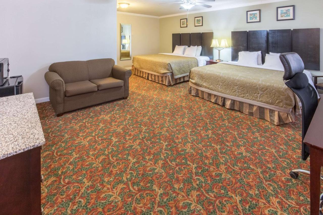 Deluxe King Suite - Non-Smoking at Global INN