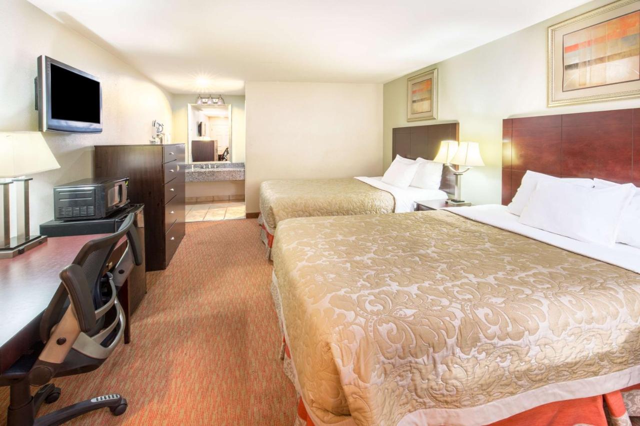 Queen Room with Two Queen Beds -Disability Access - Non-Smoking at Global INN