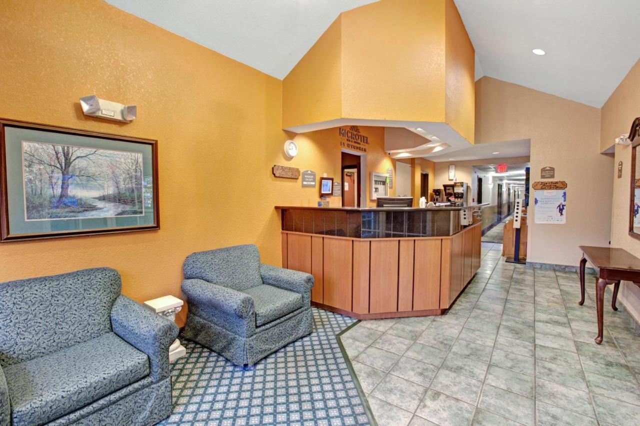 Queen Room - Non-Smoking at Microtel Inn & Suites by Wyndham Gatlinburg