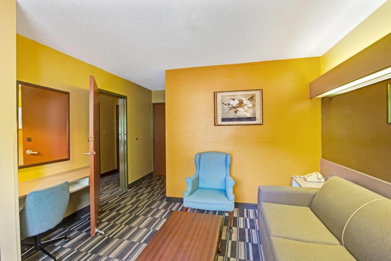 One Bedroom Suite - Non-Smoking at Microtel Inn & Suites by Wyndham Gatlinburg