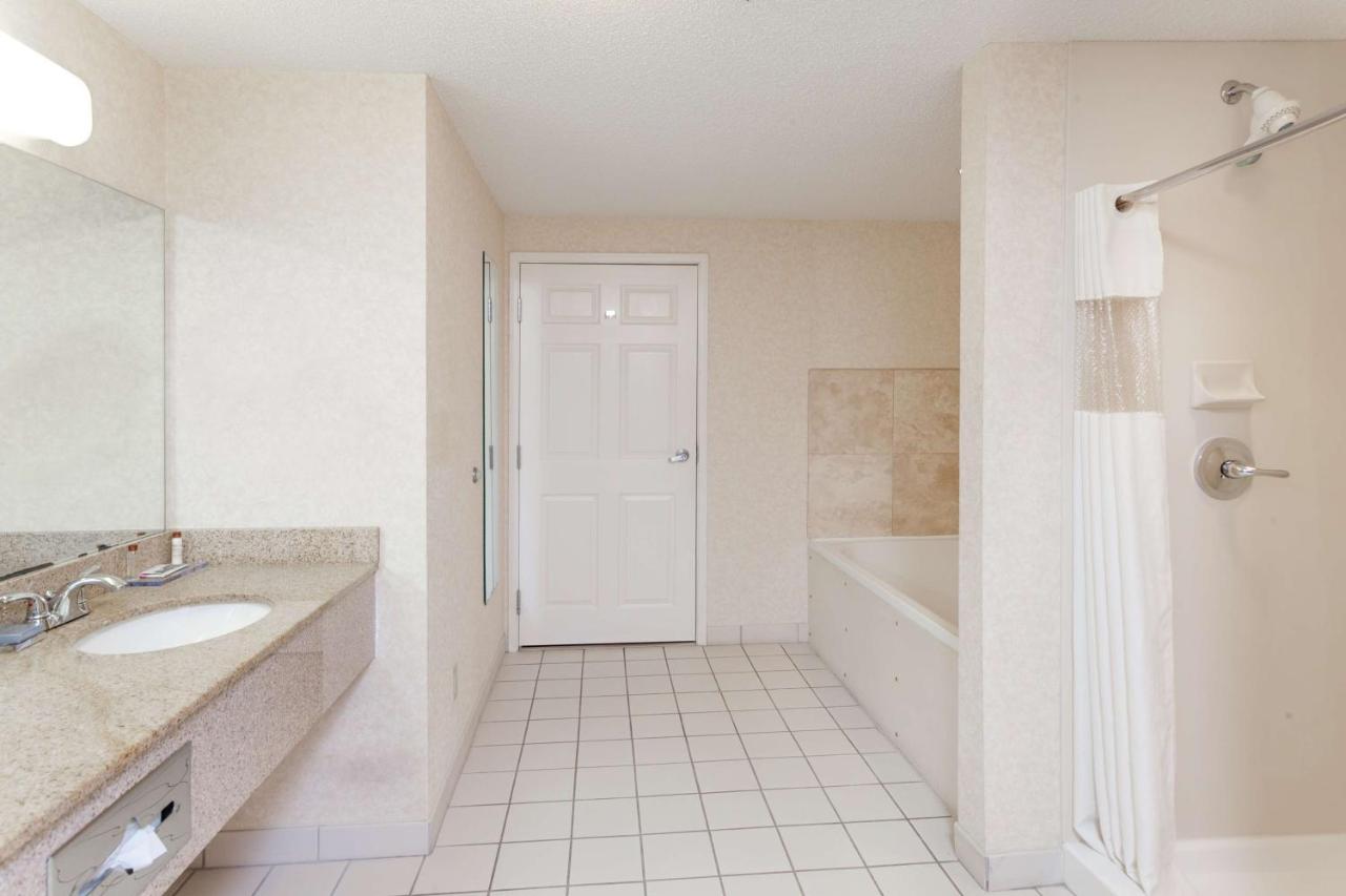 Deluxe One-Bedroom King Suite - Non-Smoking at Wingate by Wyndham Atlanta/Six Flags Austell