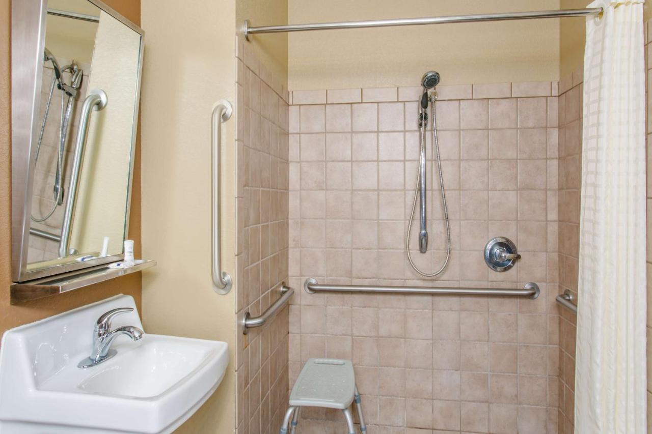 Queen Room - Disability Access/Non-Smoking at Microtel Inn & Suites by Wyndham Pearl River/Slidell