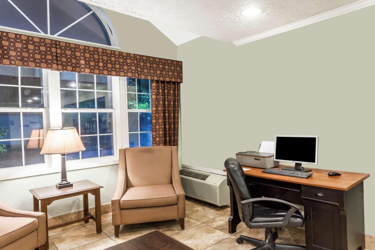 Queen Room with Two Queen Beds - Non-Smoking at Microtel Inn by Wyndham Wilson