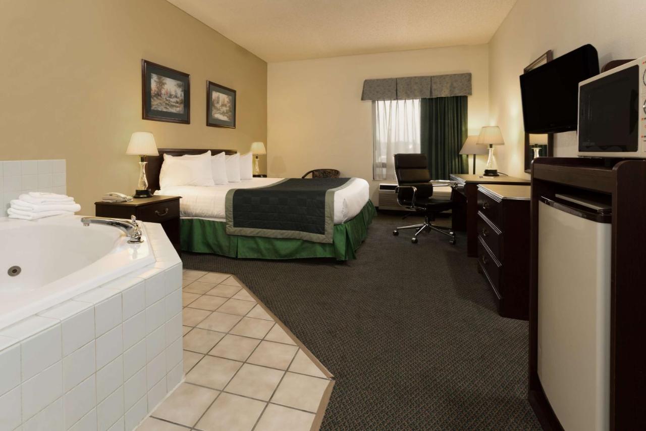Deluxe King Room - Non-Smoking at Baymont by Wyndham Mason