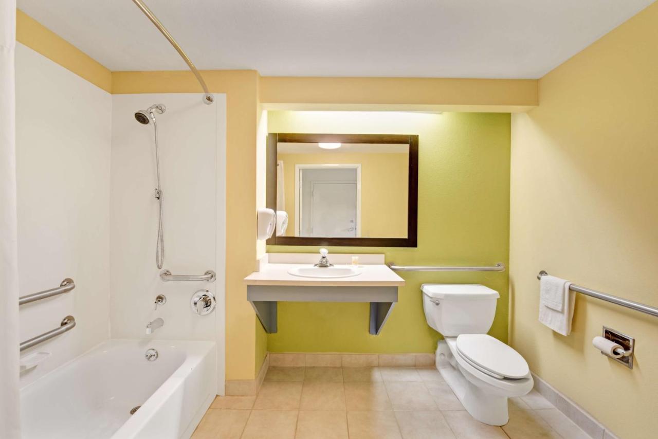 King Suite - Non-Smoking at Days Inn & Suites by Wyndham DeSoto