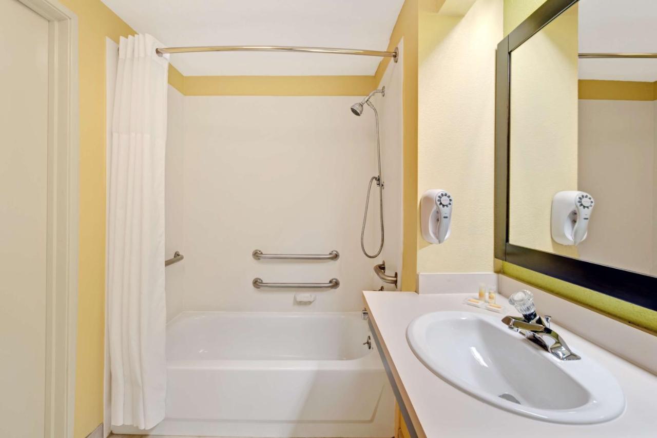 King Suite - Non-Smoking at Days Inn & Suites by Wyndham DeSoto