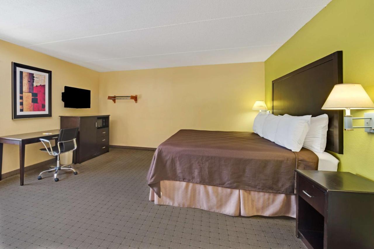 King Suite - Non-Smoking at Days Inn & Suites by Wyndham DeSoto