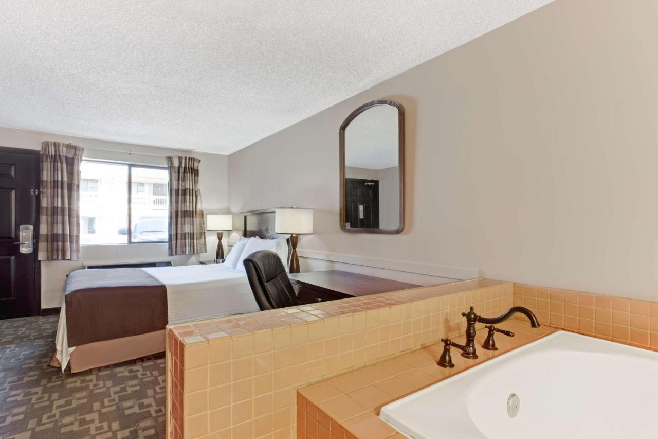 Deluxe Queen Room at Niwas Inn