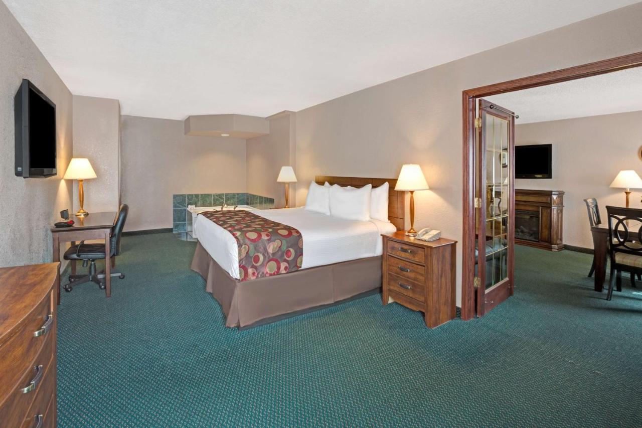 King Suite with Jetted Tub - Non-Smoking at Ramada by Wyndham Bismarck