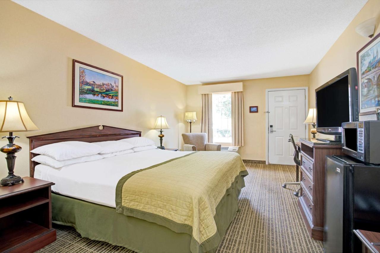 King Room - Non-Smoking at Baymont by Wyndham Smithfield