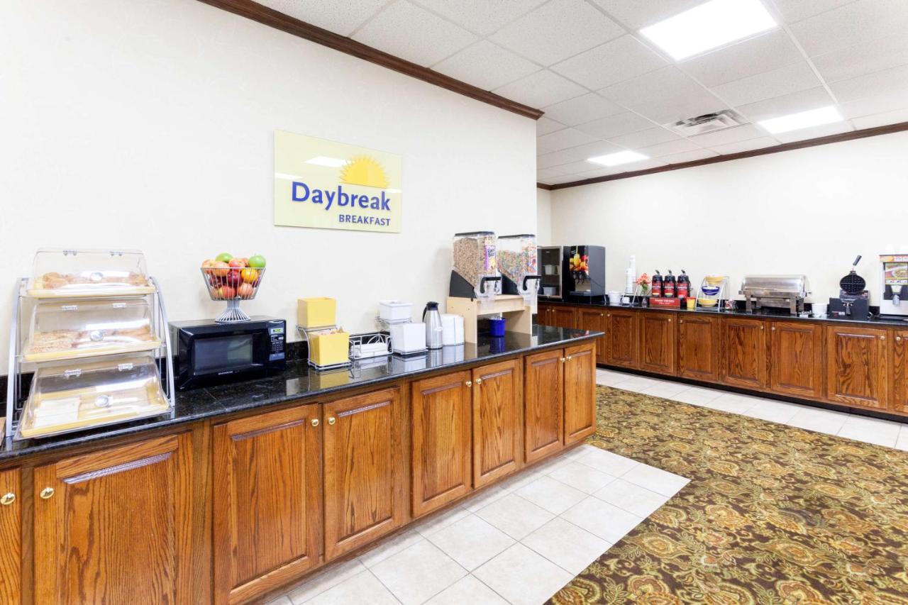 King Studio Suite - Mobility Access/Non-Smoking at Days Inn & Suites by Wyndham Tucker/Northlake