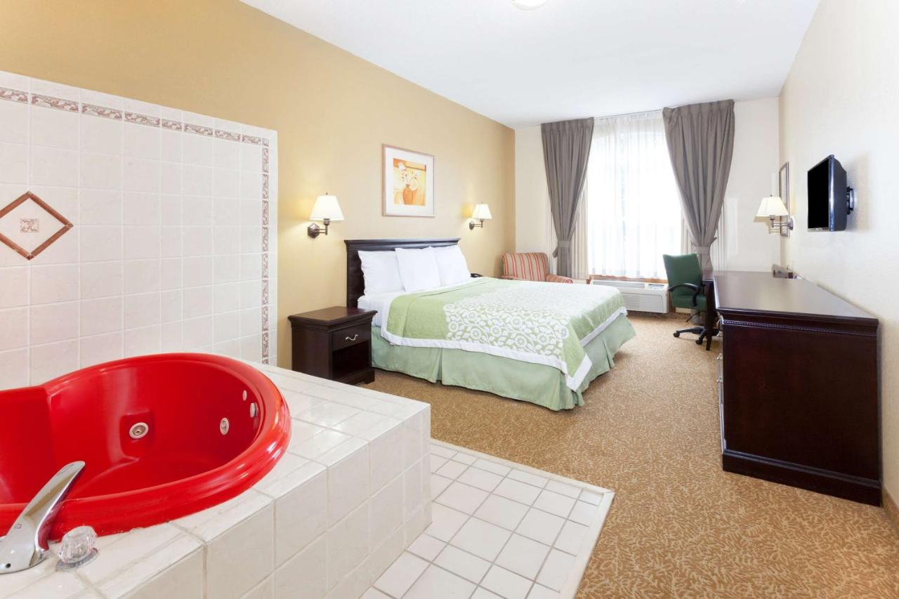 King Studio Suite - Mobility Access/Non-Smoking at Days Inn & Suites by Wyndham Tucker/Northlake