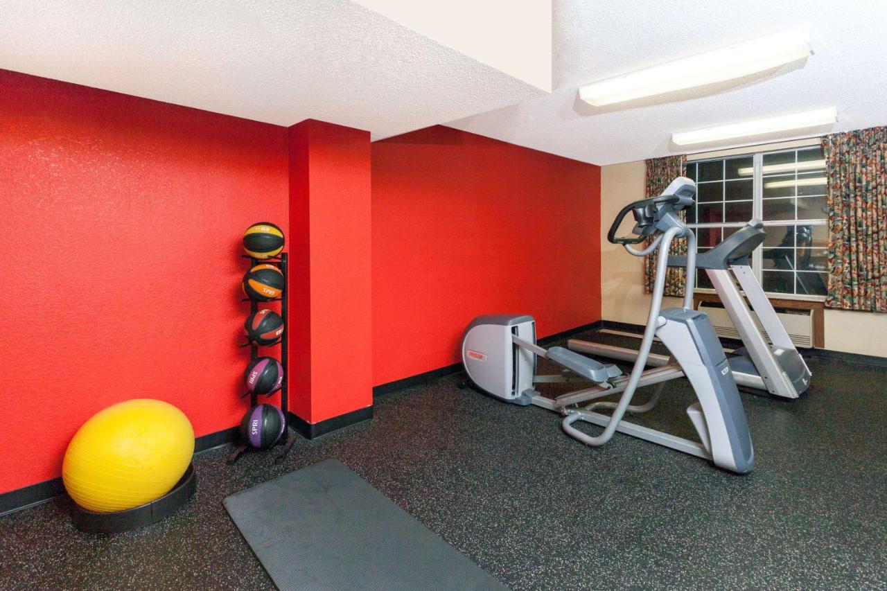 King Studio Suite - Mobility Access/Non-Smoking at Days Inn & Suites by Wyndham Tucker/Northlake
