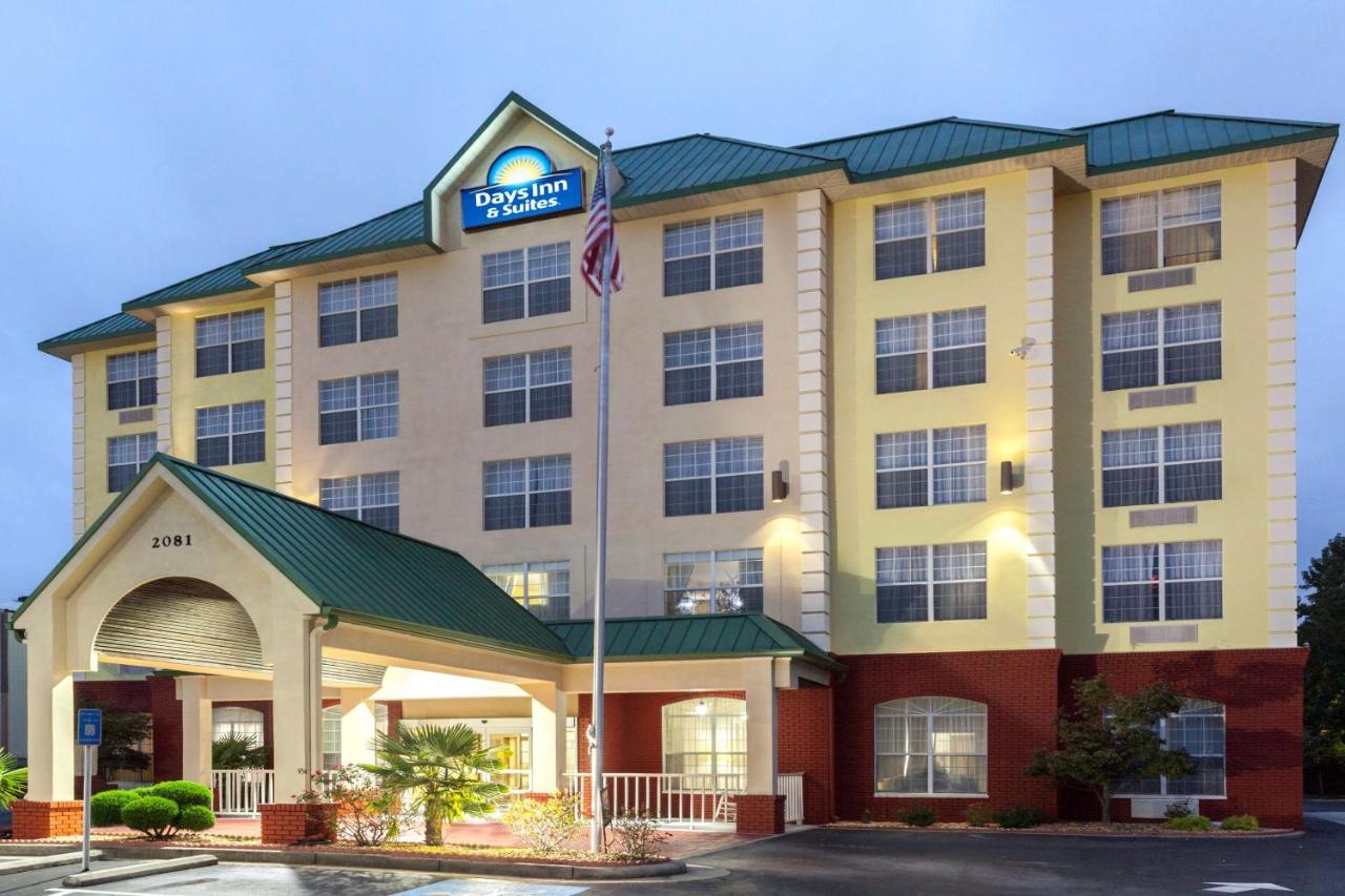 King Studio Suite - Mobility Access/Non-Smoking at Days Inn & Suites by Wyndham Tucker/Northlake