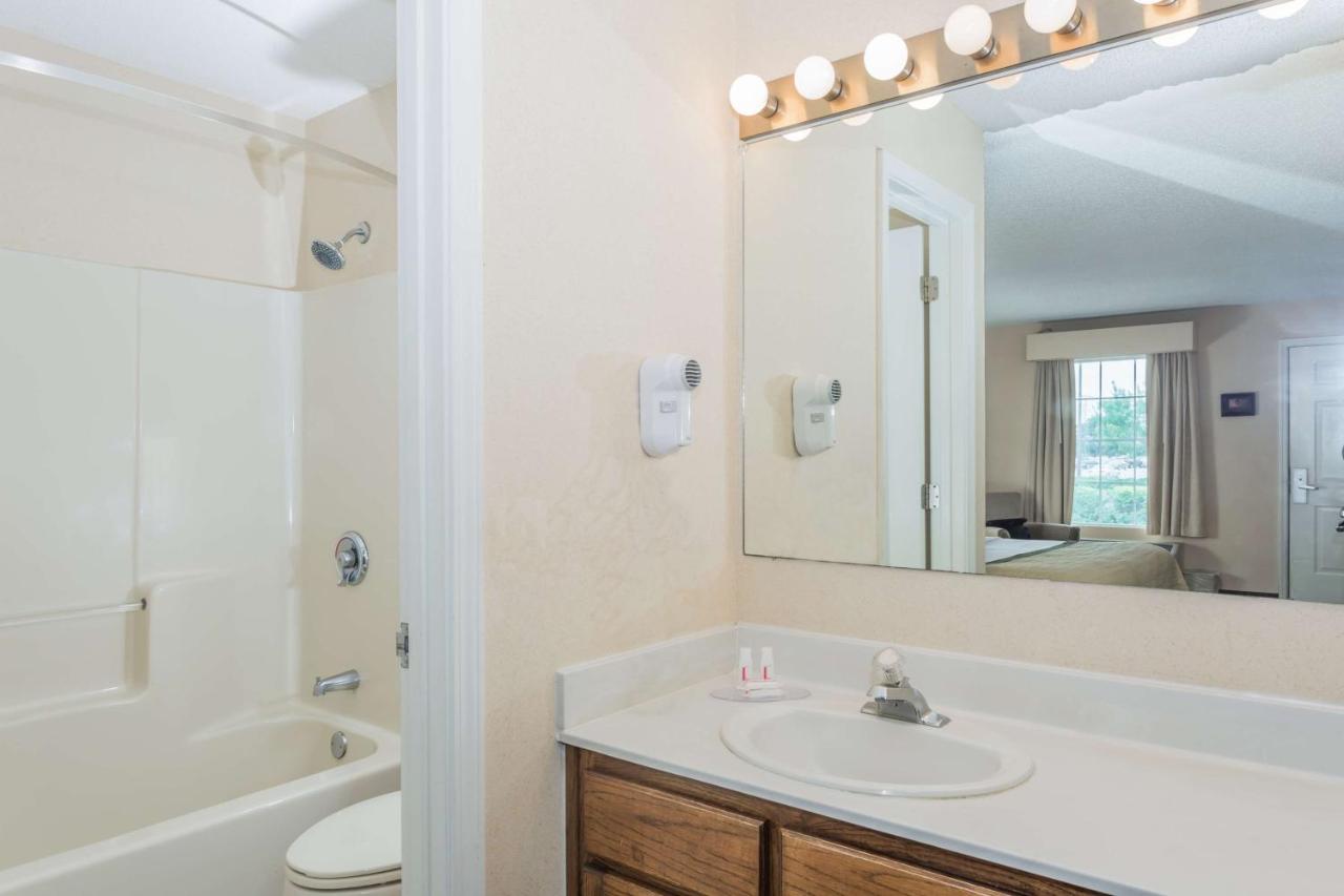 Double Room with Two Double Beds - Non-Smoking at Baymont by Wyndham Valdosta at Valdosta Mall