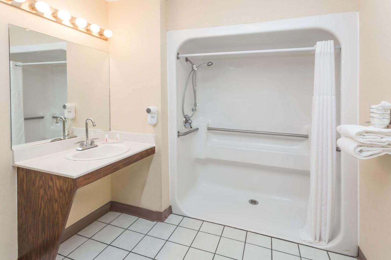 Double Room with Two Double Beds - Non-Smoking at Baymont by Wyndham Valdosta at Valdosta Mall