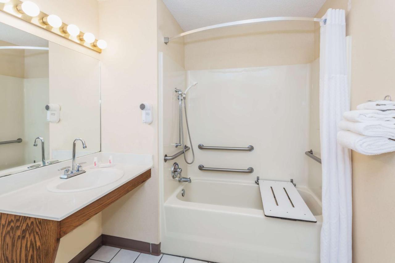 Double Room with Two Double Beds - Non-Smoking at Baymont by Wyndham Valdosta at Valdosta Mall