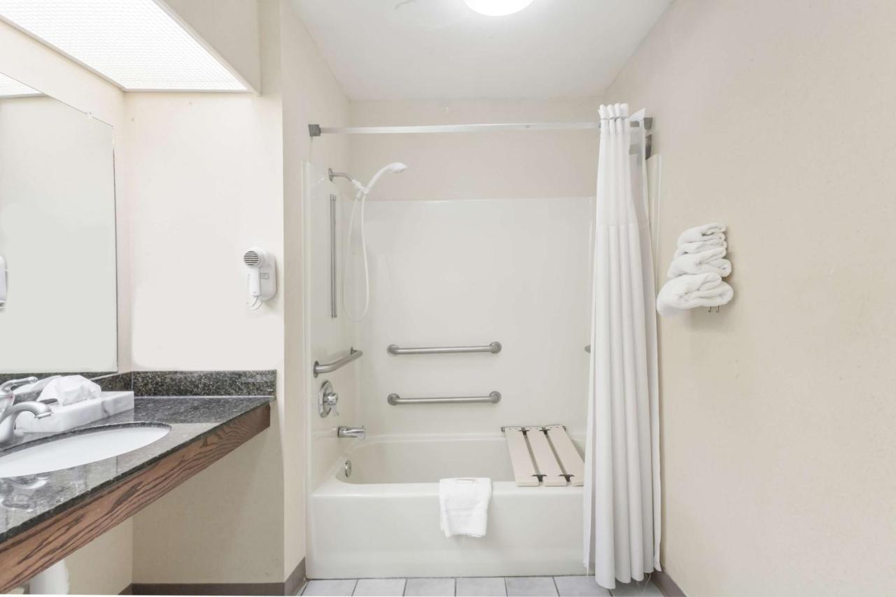 Deluxe Double Room - Disability Access/Non-Smoking at Baymont by Wyndham Hickory