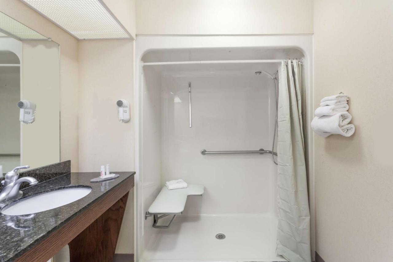 Deluxe Double Room - Disability Access/Non-Smoking at Baymont by Wyndham Hickory