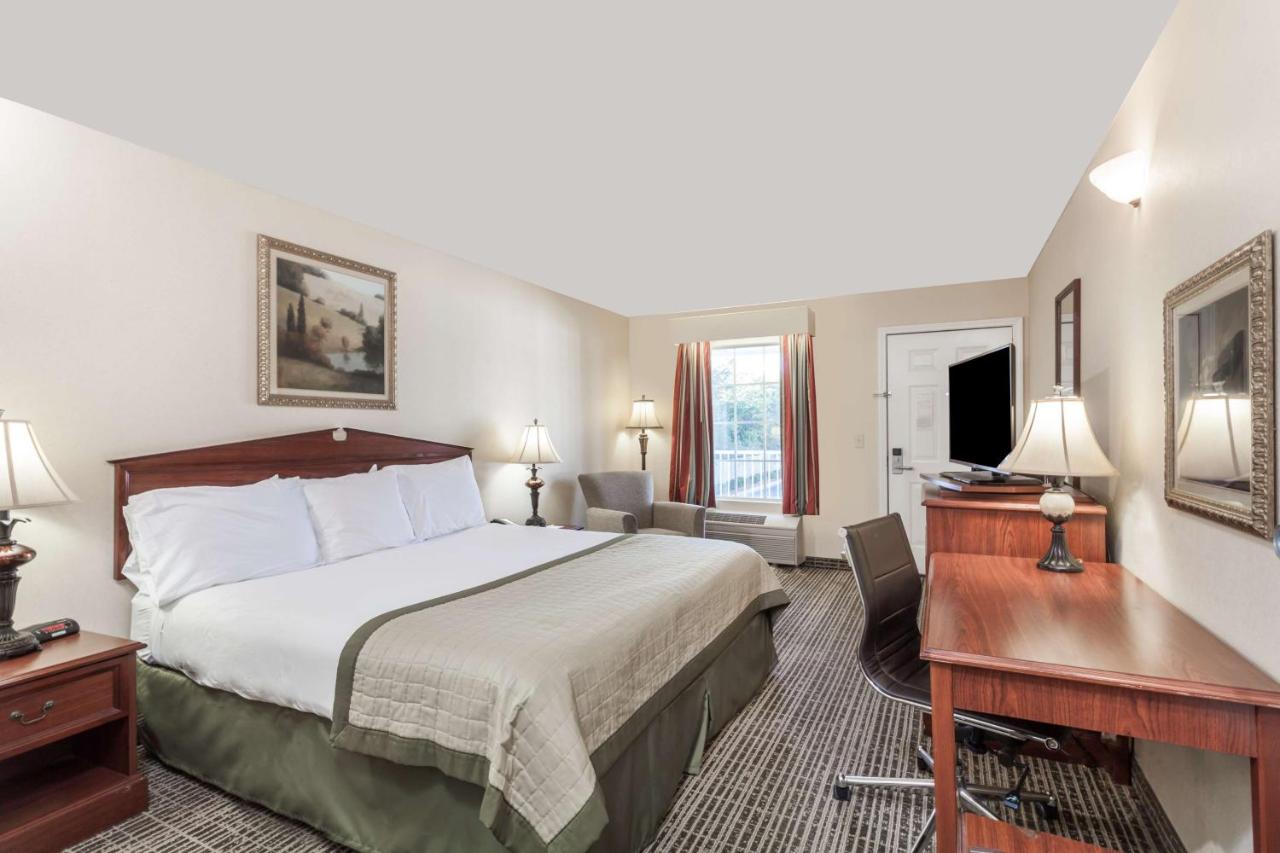 King Room - Disability Access/Non-Smoking at Baymont by Wyndham Hickory