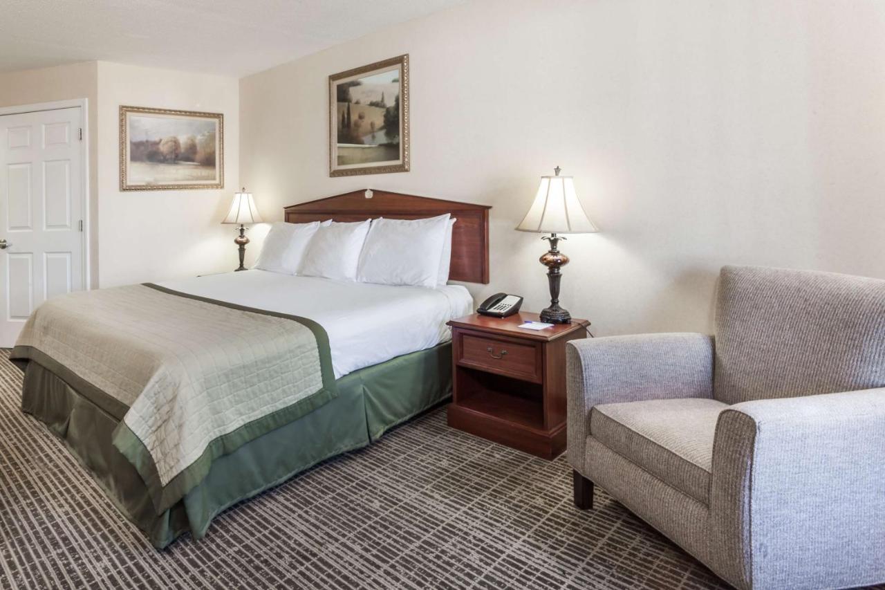 King Room - Disability Access/Non-Smoking at Baymont by Wyndham Hickory