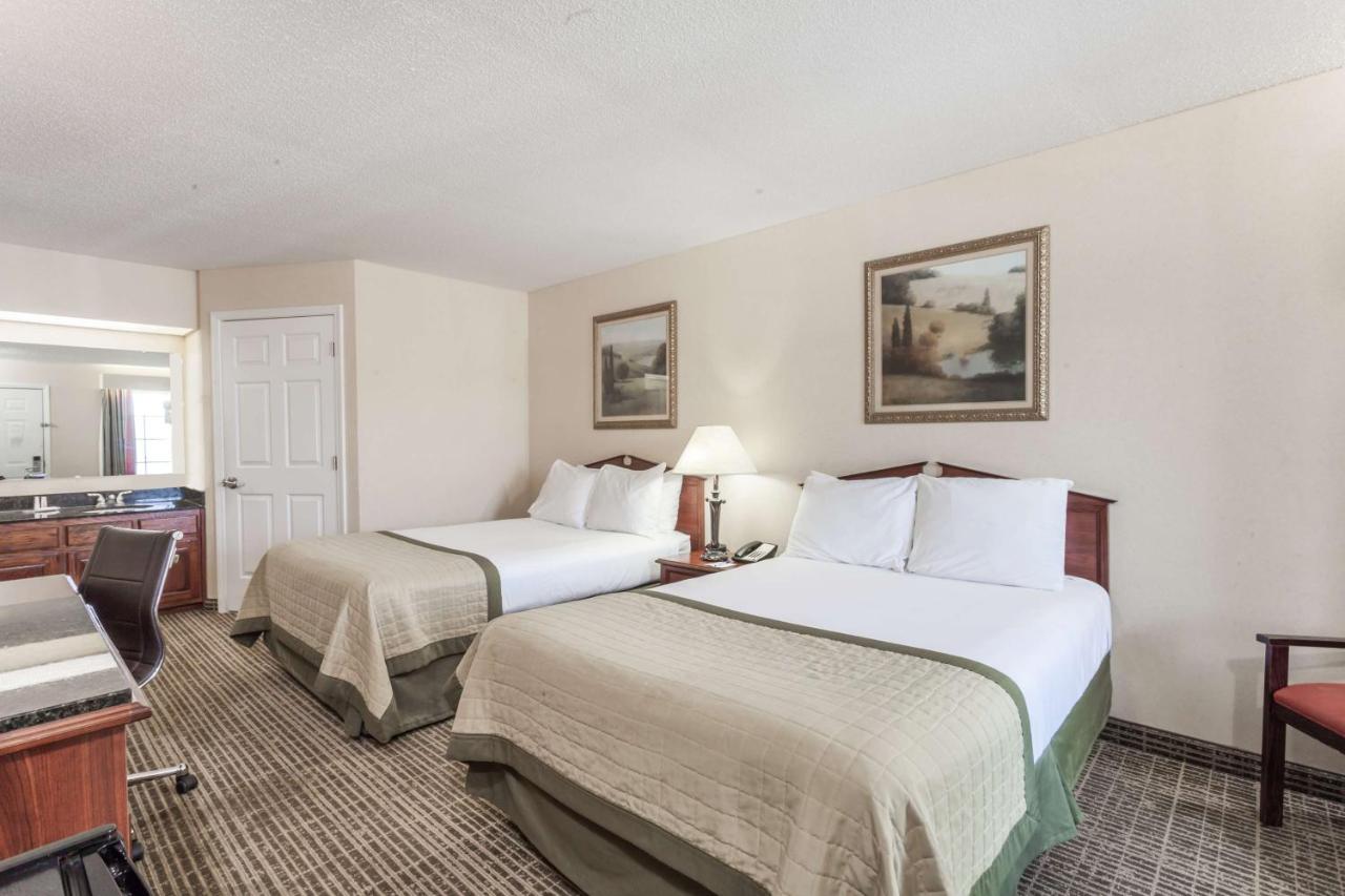 Deluxe Double Room - Disability Access/Non-Smoking at Baymont by Wyndham Hickory