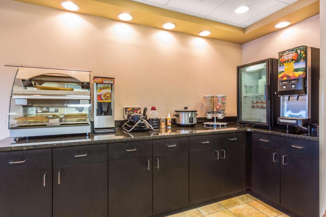 King Studio Suite - Non-Smoking at Baymont by Wyndham Cornelia