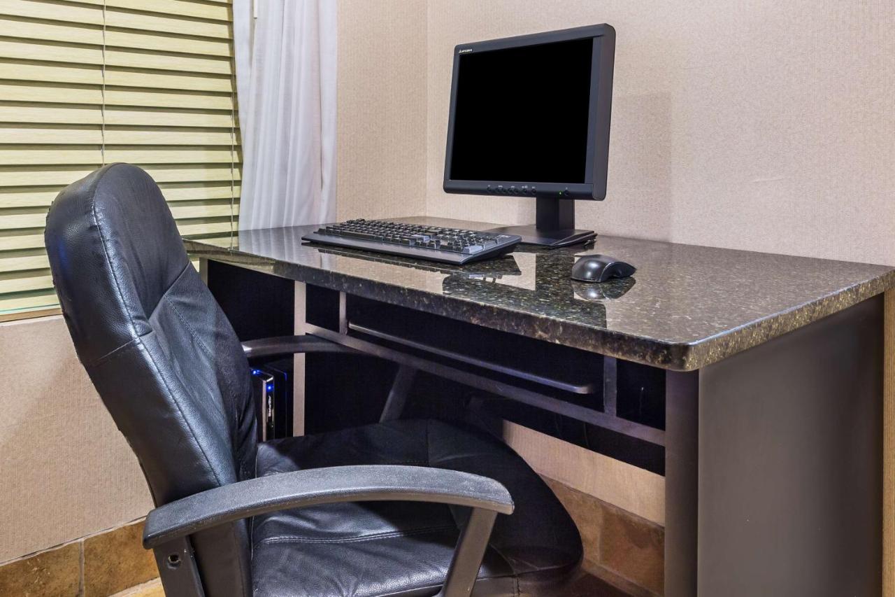 King Studio Suite - Non-Smoking at Baymont by Wyndham Cornelia