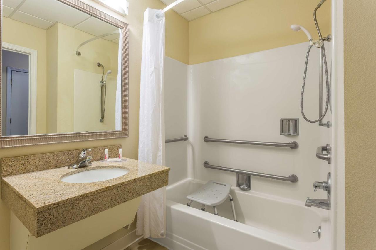 Queen Room - Disability Access - Non-Smoking at Baymont by Wyndham Cornelia