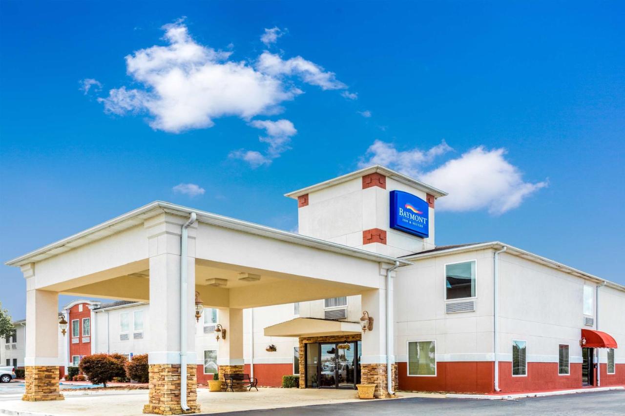 Queen Room - Disability Access - Non-Smoking at Baymont by Wyndham Cornelia