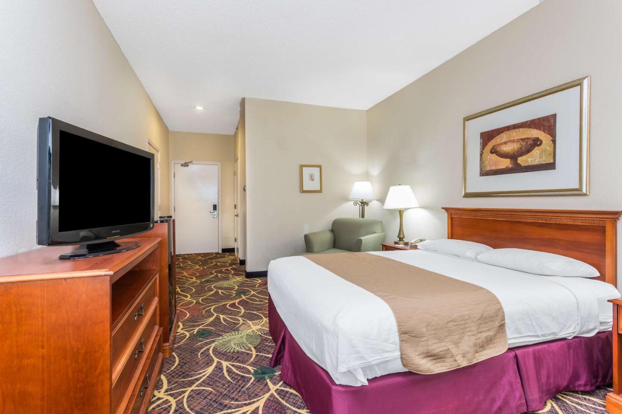 King Room- Non-Smoking at Baymont by Wyndham Cornelia